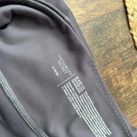 Victoria’s Secret tight purple leggings size 8 with pockets - Picture 5 of 6